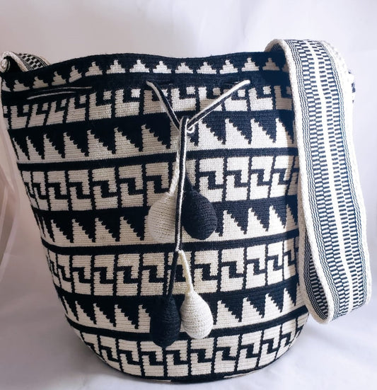 The difference between a one thread wayuu bag and 2 threds wayuu bag