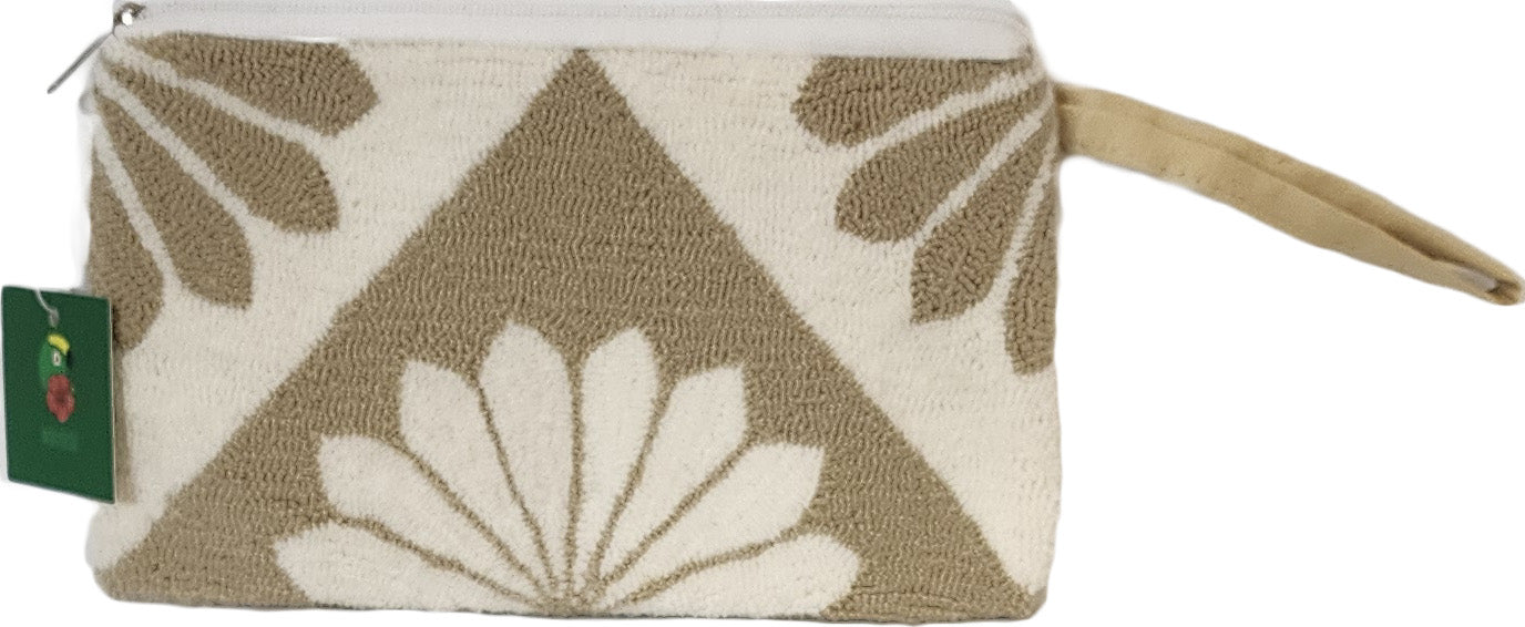 Loretta Handmade Wayuu Punch-needle Clutch - Wuitusu