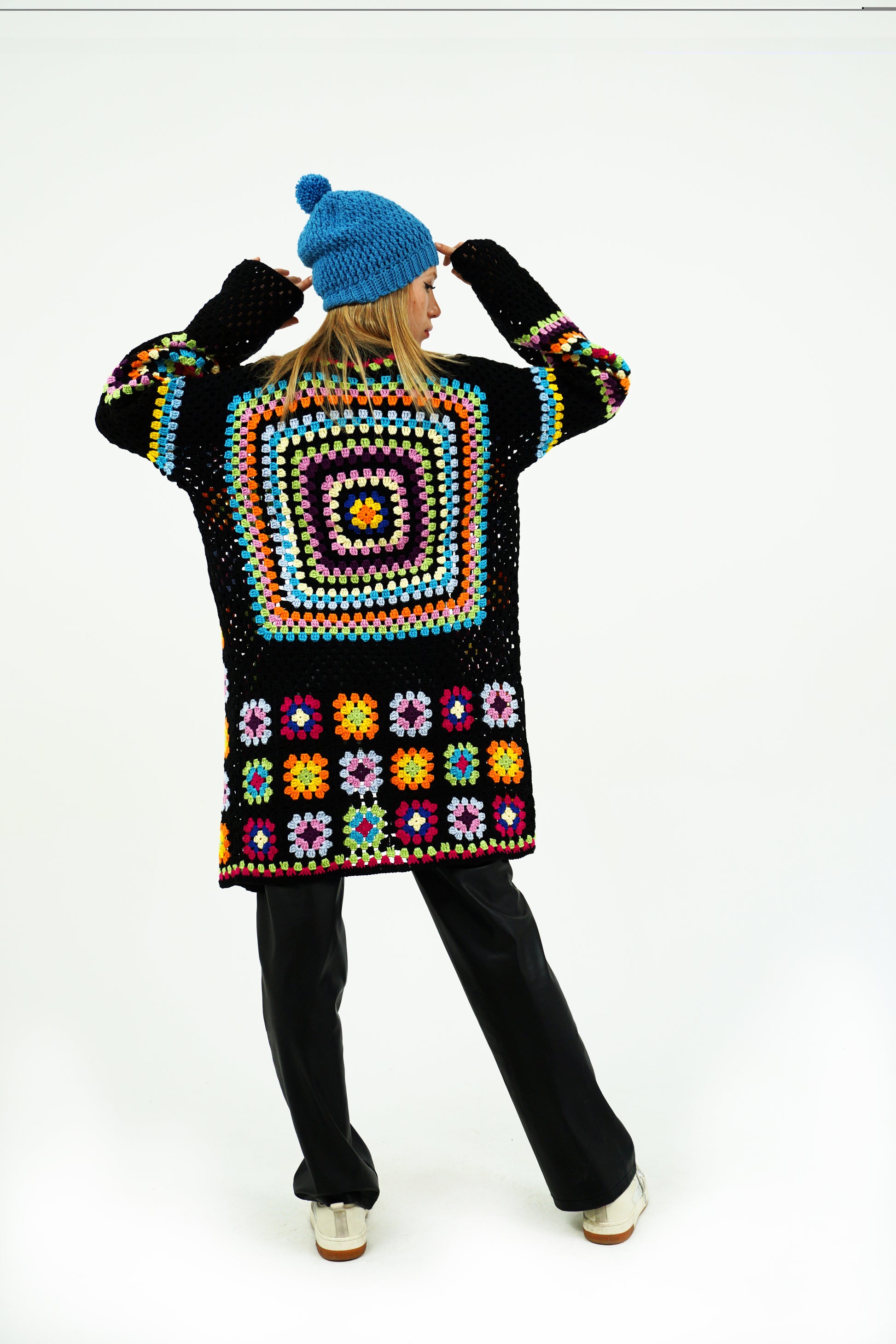 1 model wearing the Kora beanie