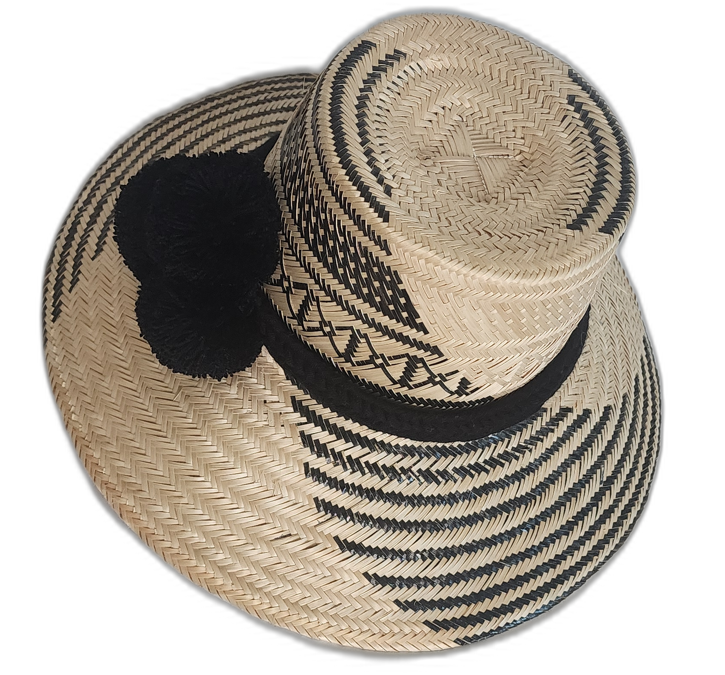 Handmade Wayuu straw hat with bold black accents and clean artisan detail, perfect for neutral fashion lovers.
