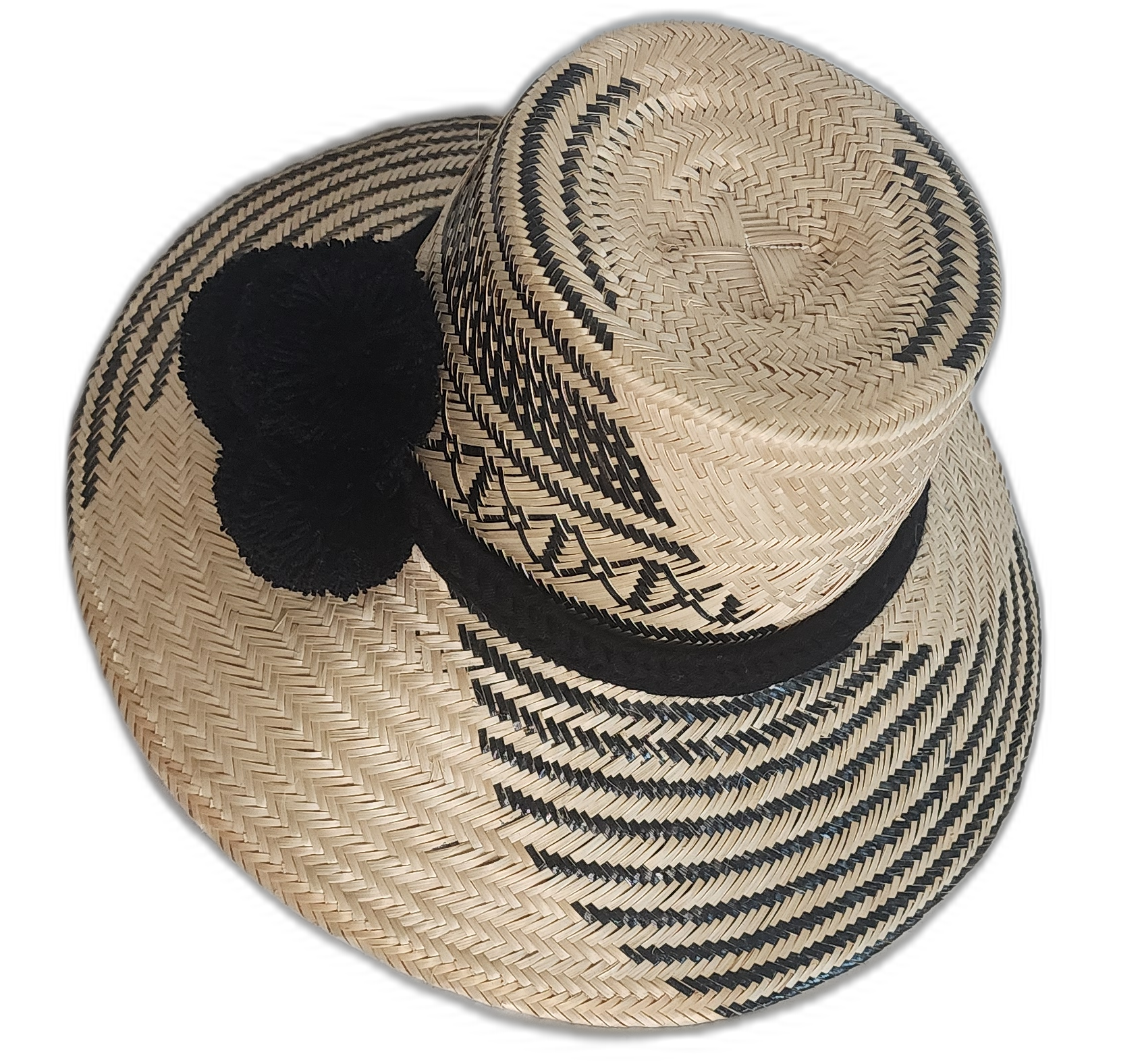 Handmade Wayuu straw hat with bold black accents and clean artisan detail, perfect for neutral fashion lovers.