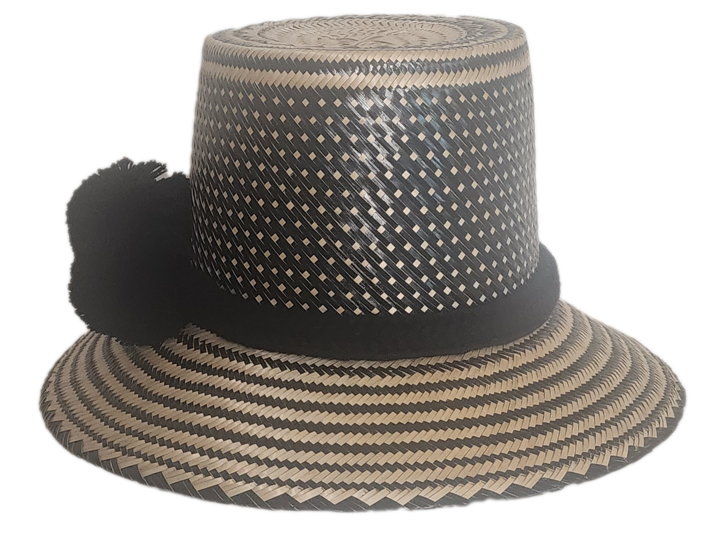 Boho-chick Wayuu straw hat in black and natural tones with artisan detailing