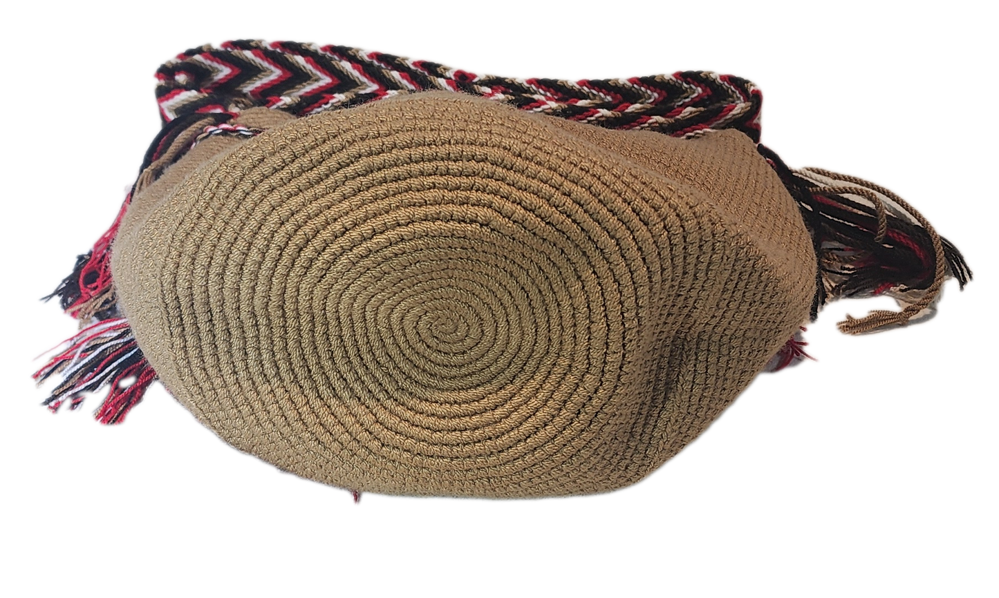 "Colorful medium-sized Wayuu crochet bag with a lid, featuring vibrant, nature-inspired motifs and geometric patterns, handma
