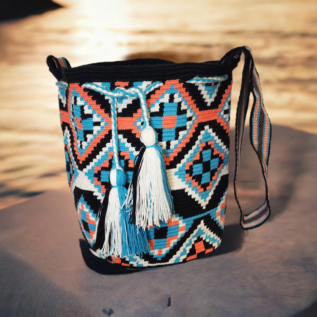 Aileen Large Handmade Crochet Wayuu Bag with Lid - Wuitusu