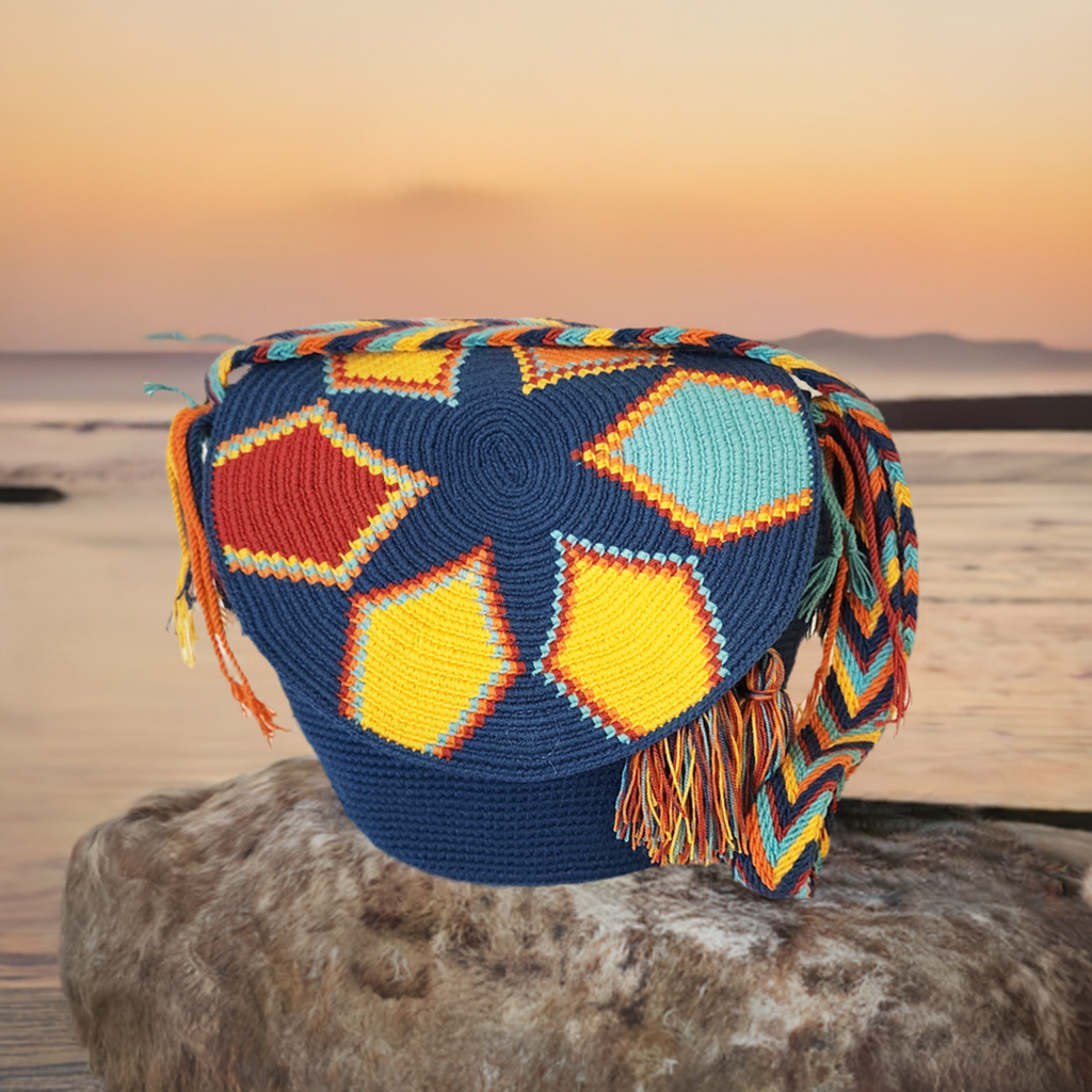 Emma Medium Handmade Crochet Wayuu Bag with Lid - Wuitusu