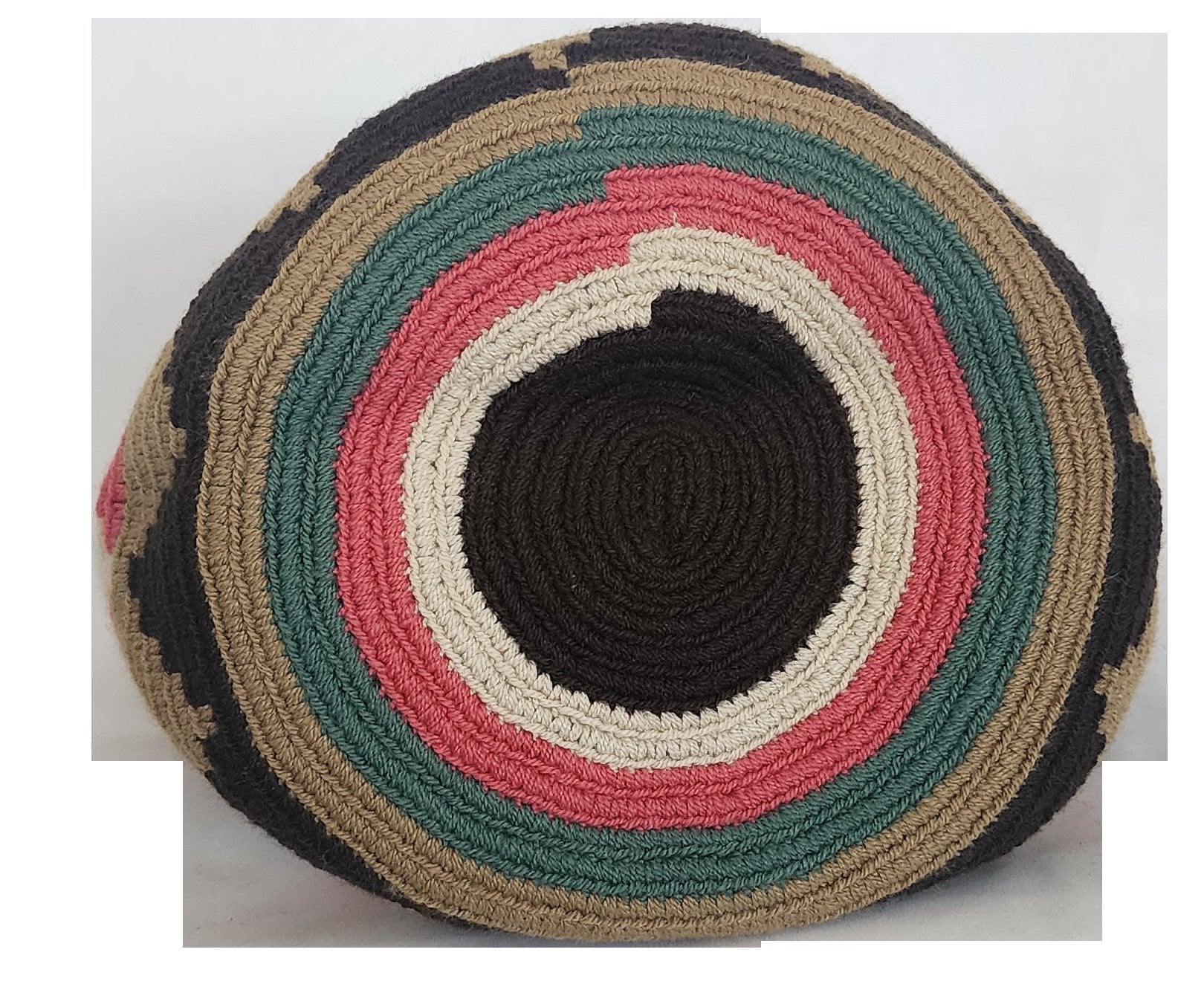 Boho-chic handmade Wayuu crochet bag with geometric tribal motifs and a tassel closure — lightweight, artisan, and full of charm.