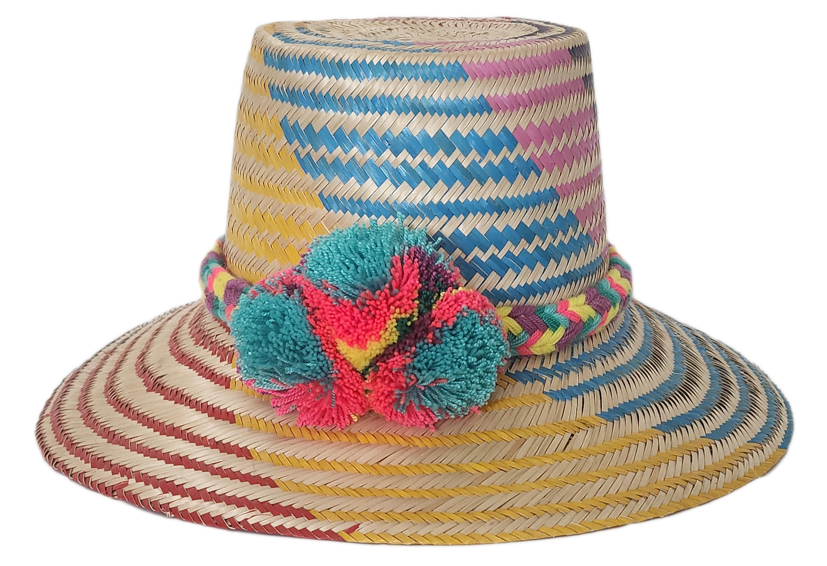Beach straw hat handcrafted by Wayuu artisans from Iraca palm.