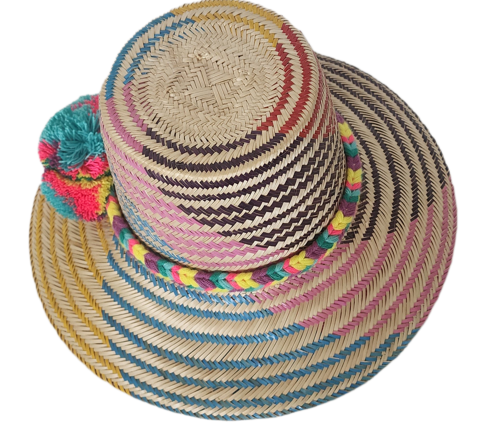 Beach straw hat handcrafted by Wayuu artisans from Iraca palm.