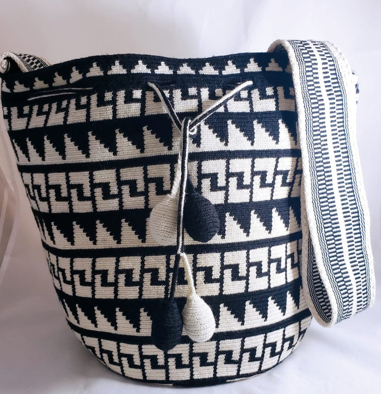 The difference between a one thread wayuu bag and 2 threds wayuu bag ...