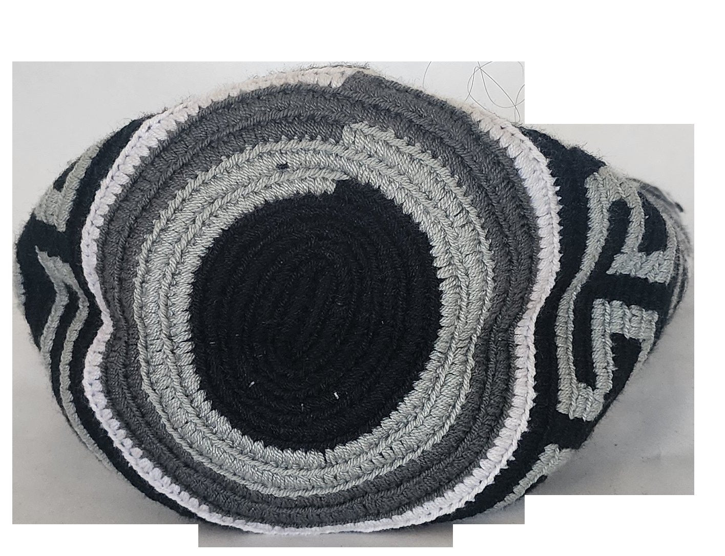 Elegant bohemian Wayuu crossbody bag with striking tassels and cultural crochet pattern.