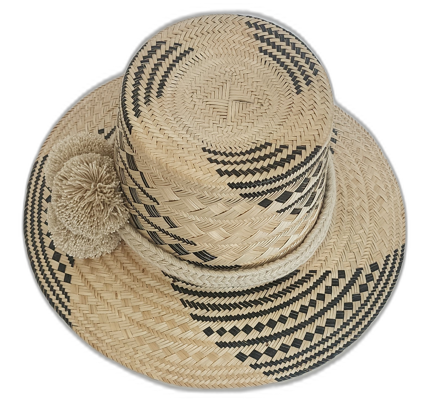Natural straw hat with black details and handmade Wayuu craftsmanship