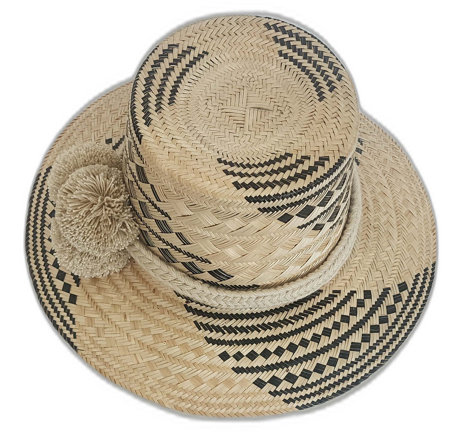 Natural straw hat with black details and handmade Wayuu craftsmanship