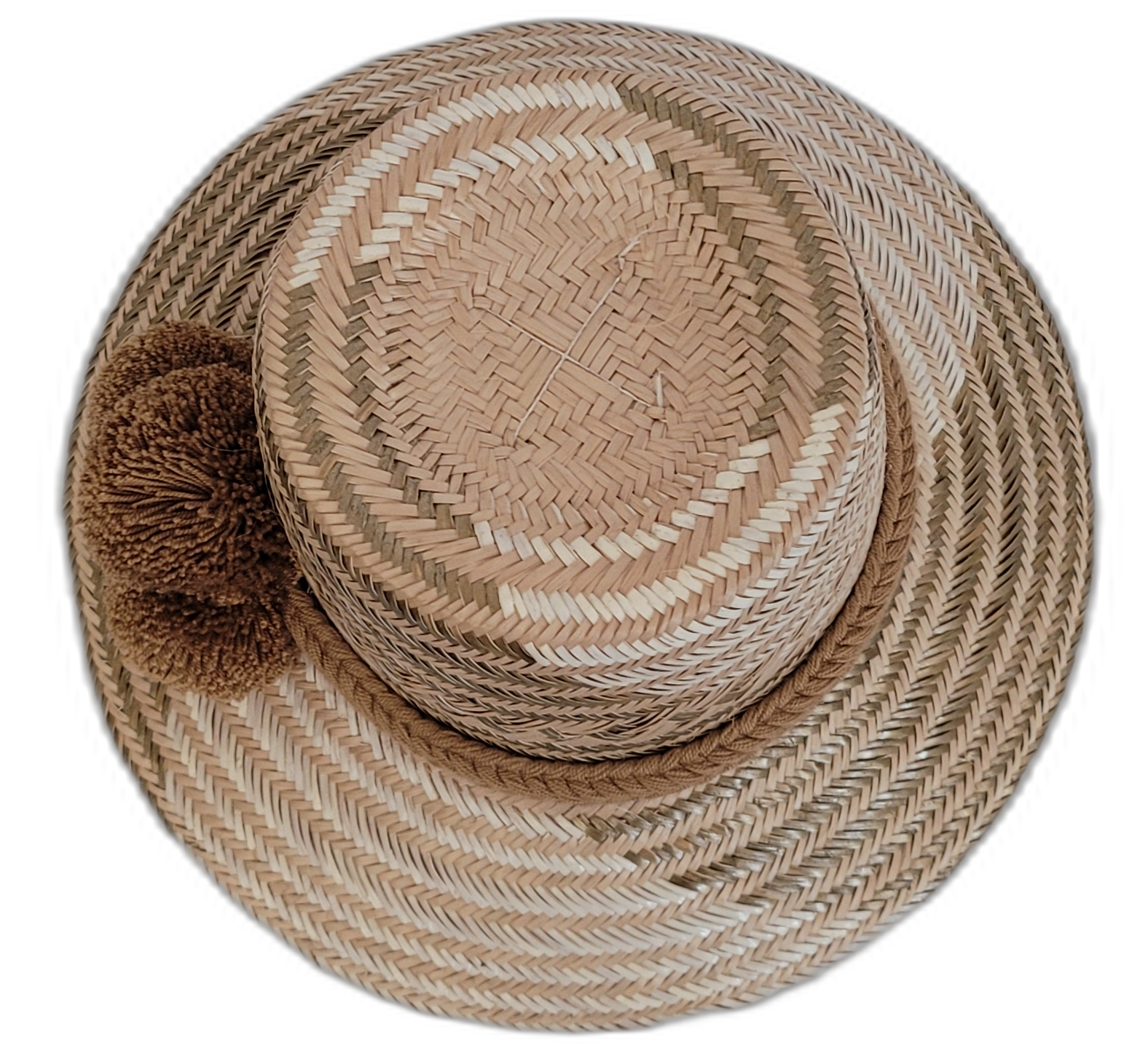 Elegant beige Wayuu straw hat with artisan brown pompom accents.

