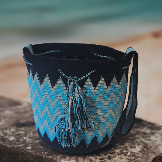 "Colorful handmade crochet Wayuu handbag by Wuitusu, displaying traditional bohemian patterns and intricate craftsmanship."
