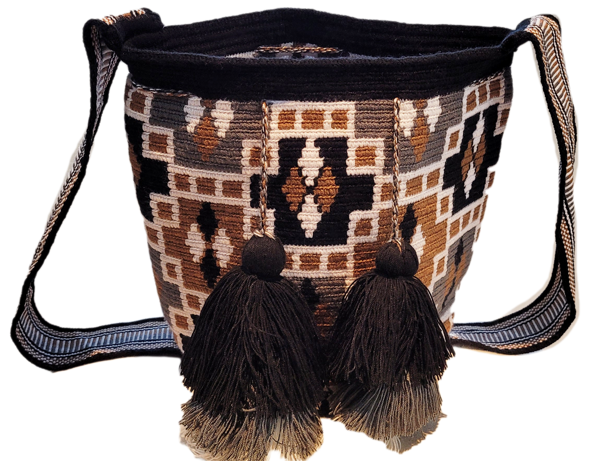 "Colorful handmade Paleteada Crochet Wayuu Bag by Wuitusu, showcasing unique geometric patterns and adjustable strap."