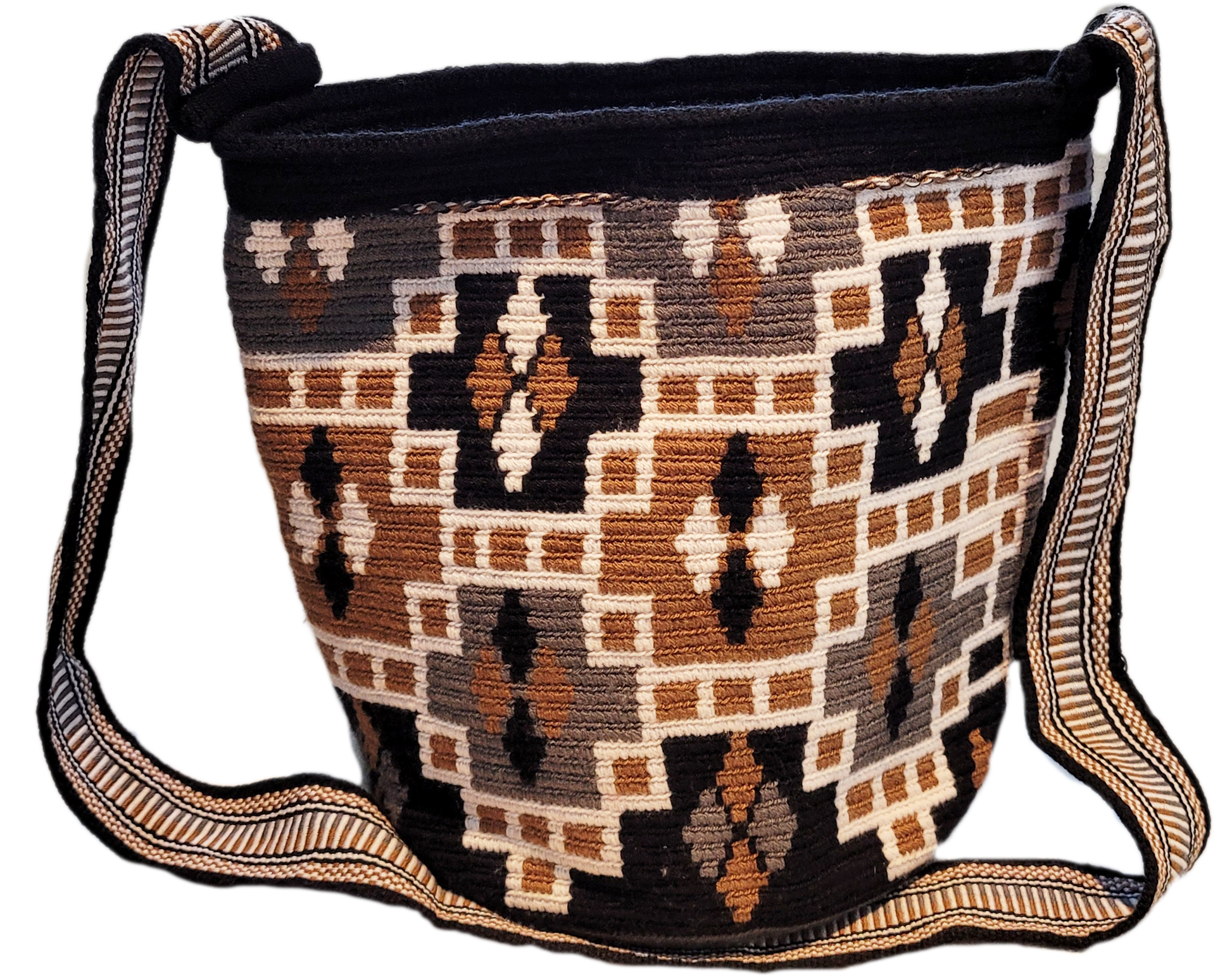 Bottom view "Colorful handmade Paleteada Crochet Wayuu Bag by Wuitusu, showcasing unique geometric patterns and adjustable strap."