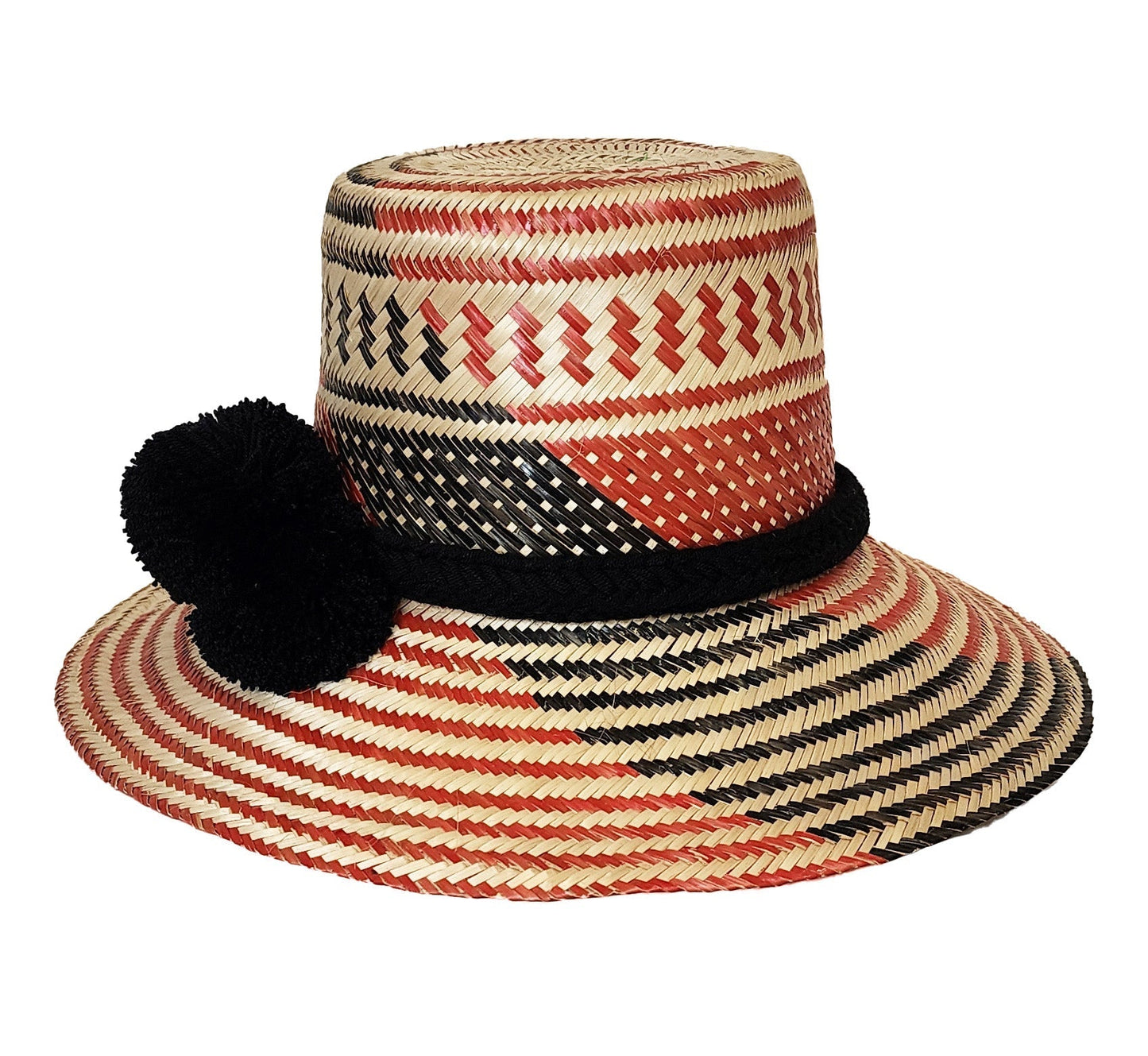 "Colorful, handmade straw hats by Wayuu tribe with adjustable sizes and meaningful pompoms, showcasing unique craftsmanship."