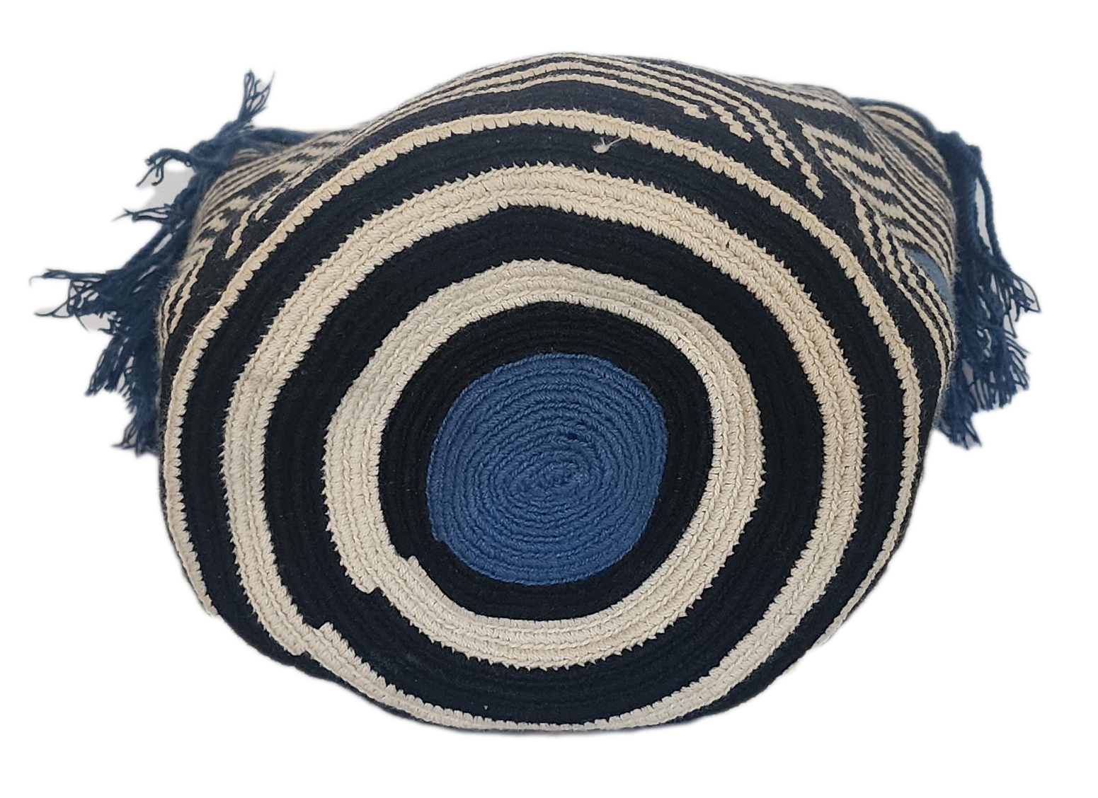 "Colorful handmade Wayuu crochet bag, showcasing exquisite craftsmanship and geometric patterns, perfect as a boho crossbody 