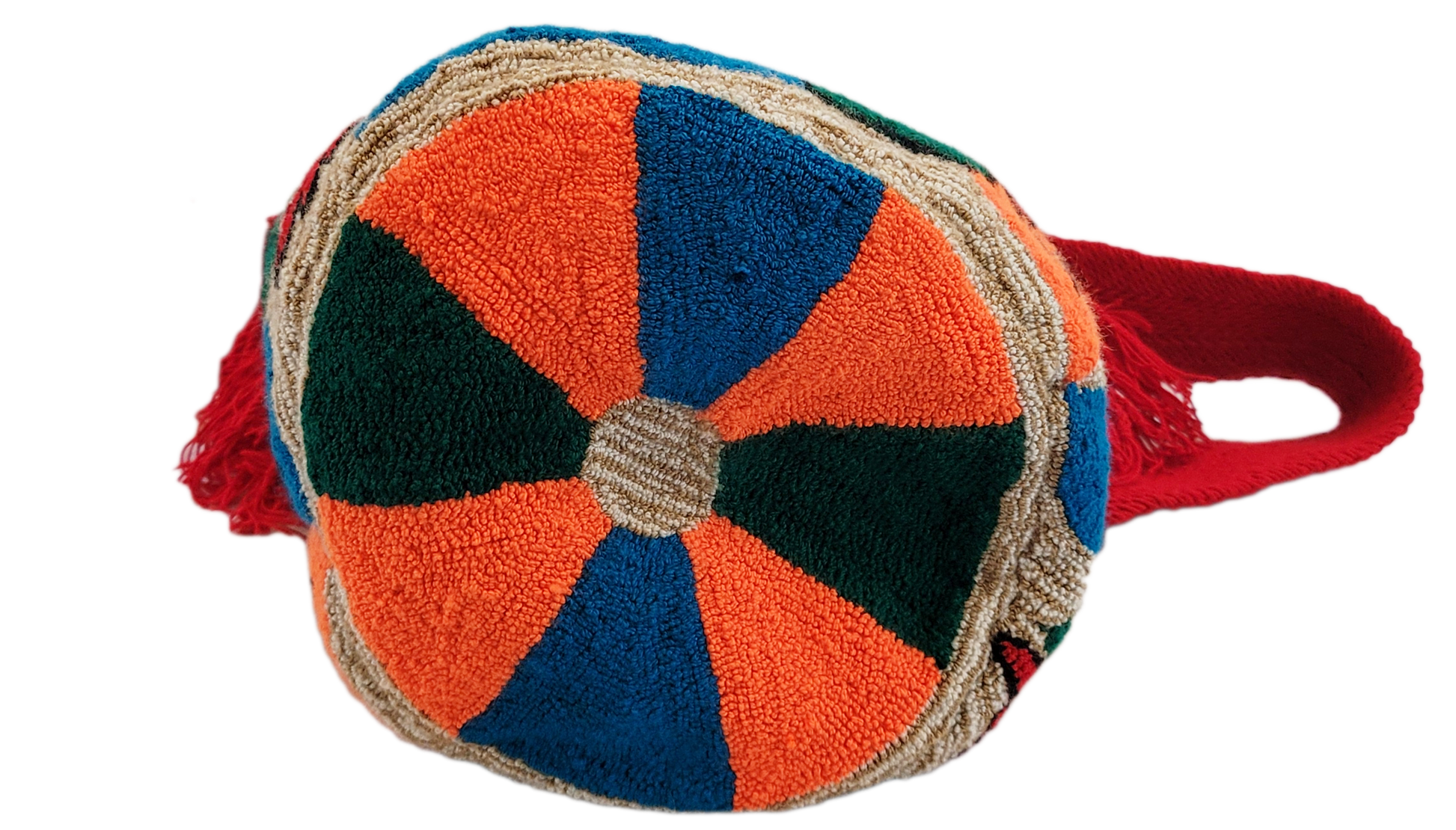"Colorful handmade Wuitusu crochet bag, featuring vibrant, geometric patterns inspired by Wayuu heritage."