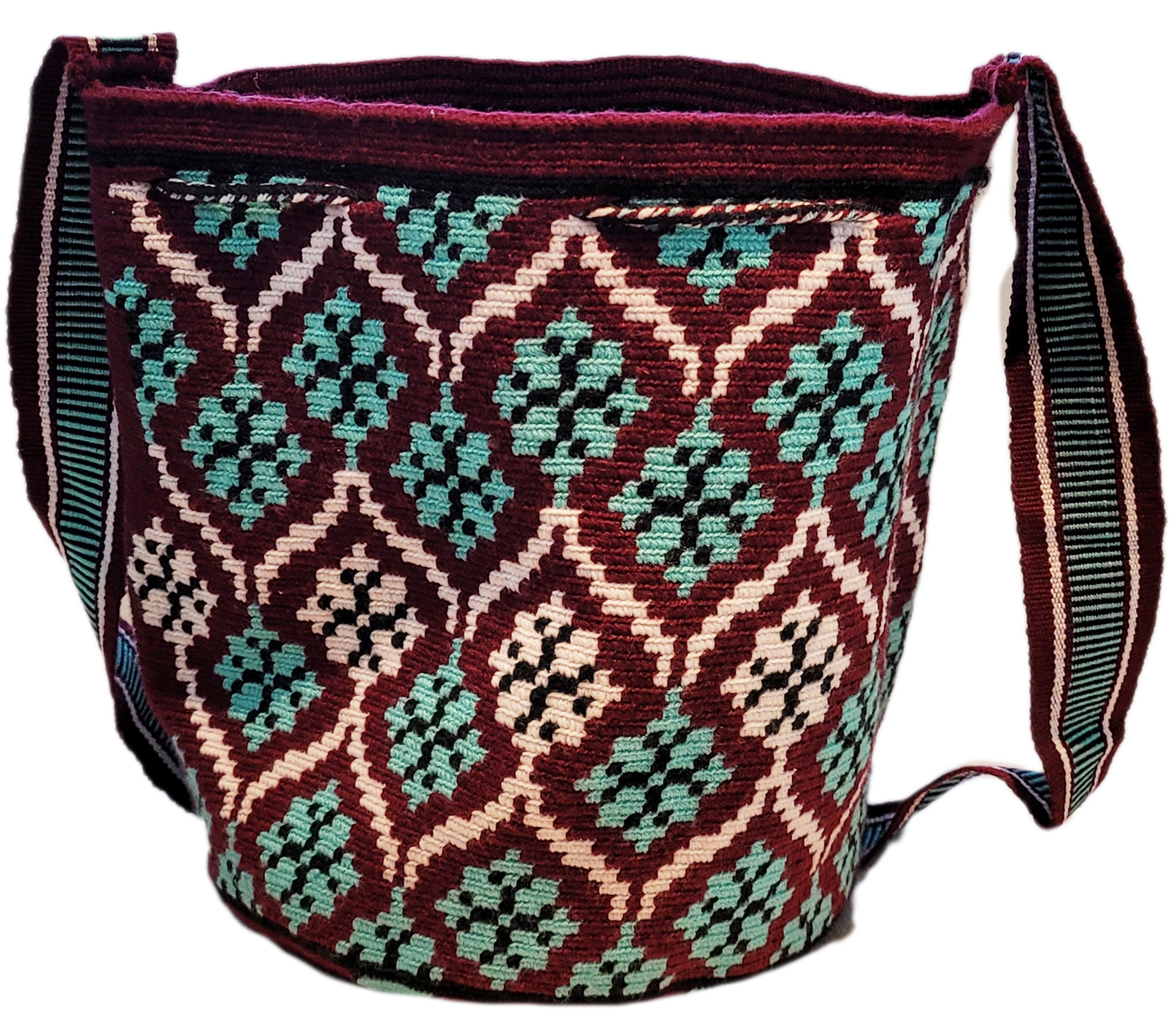 "Colorful Paleteada Crochet Wayuu Bag, handcrafted with vibrant geometric patterns, showcasing artisanal craftsmanship from C