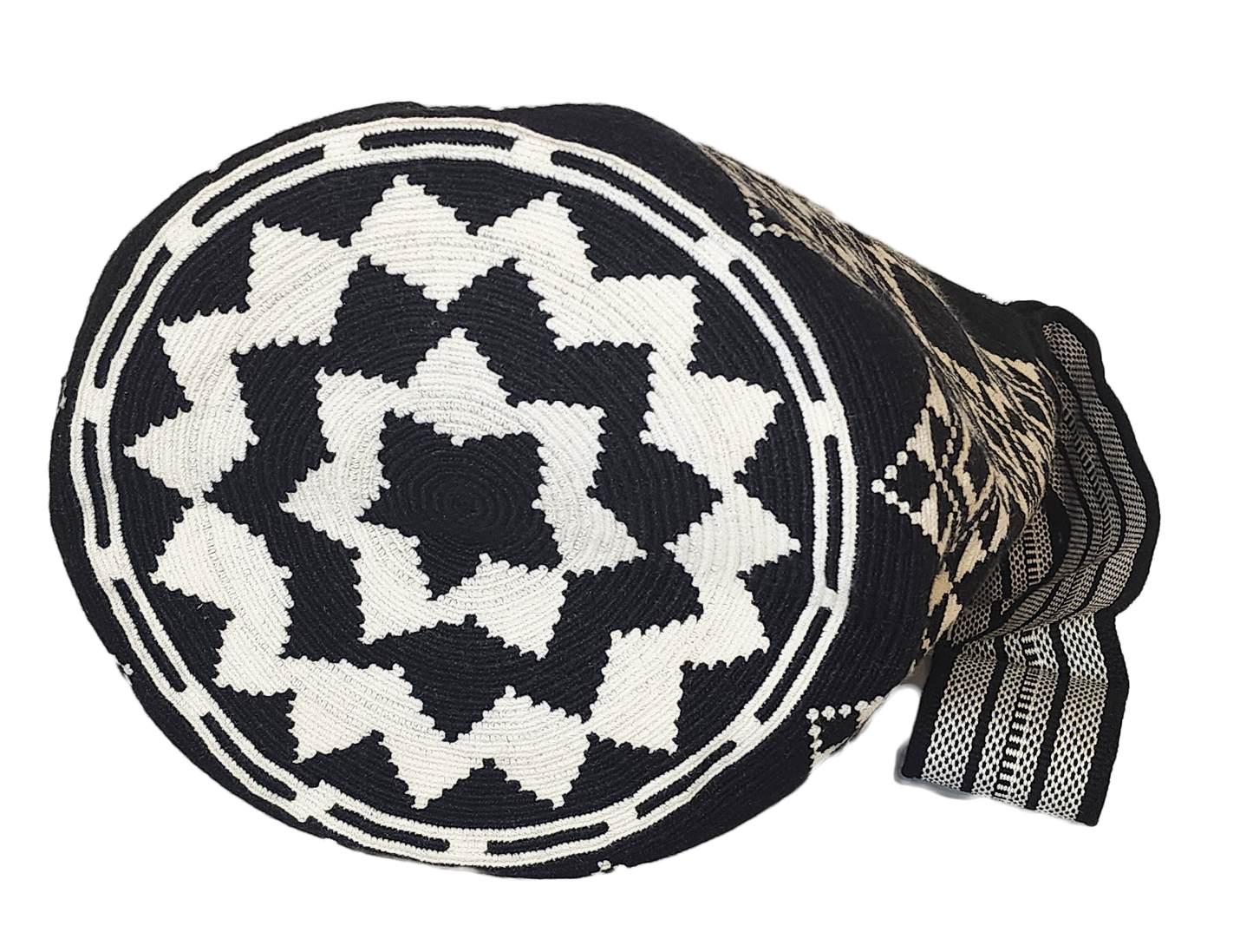 Elegant Wayuu crochet bag in black and white, perfect for a colorful yet minimalist boho style.