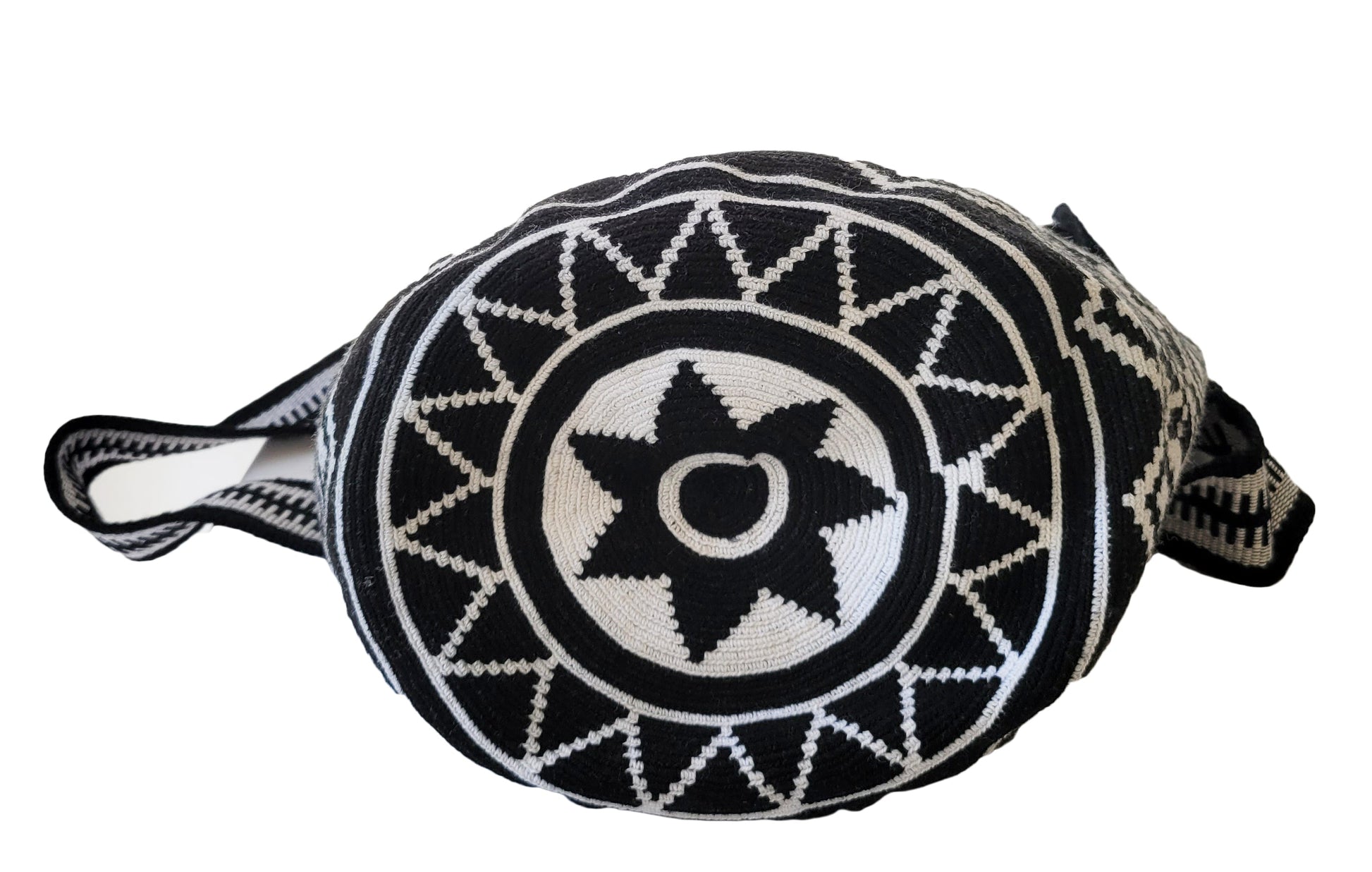 Boho-chick crochet bag featuring Wayuu heritage in a modern black-and-white handmade style.
