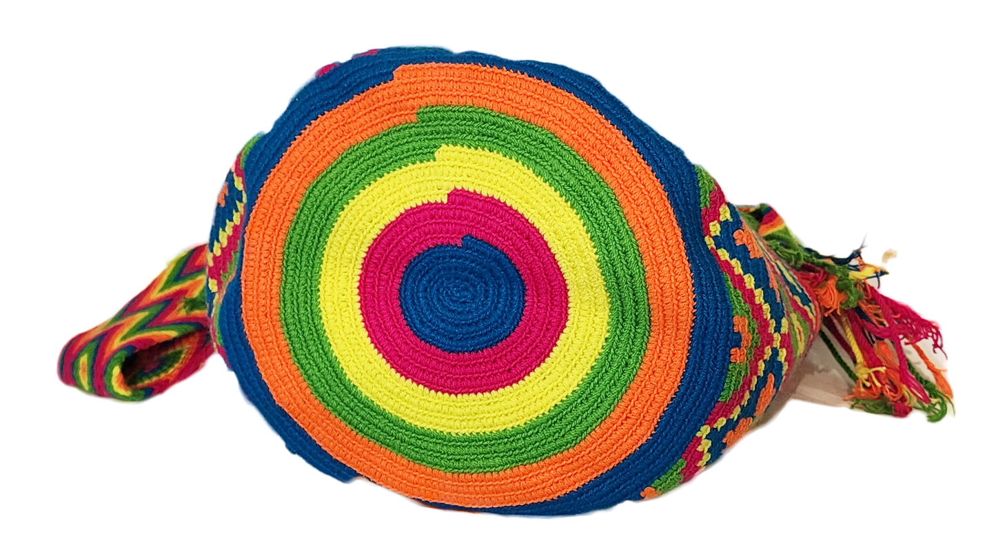 "Colorful Wuitusu Wayuu crochet bag featuring geometric patterns and adjustable strap, embodying bohemian charm and cultural 