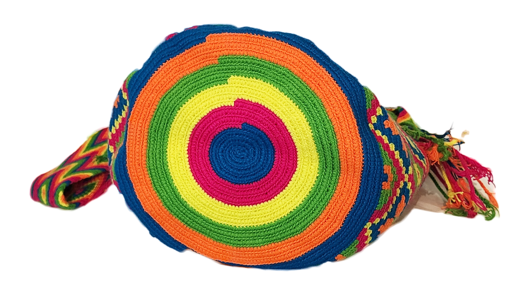 "Colorful Wuitusu Wayuu crochet bag featuring geometric patterns and adjustable strap, embodying bohemian charm and cultural 