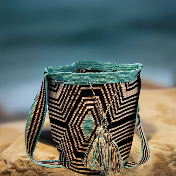 Magnificent hand-woven outlet Wayuu bag