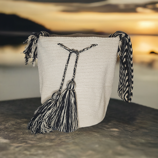 Gemma Unicolor Large Handmade Wayuu Mochila Bag - Wuitusu