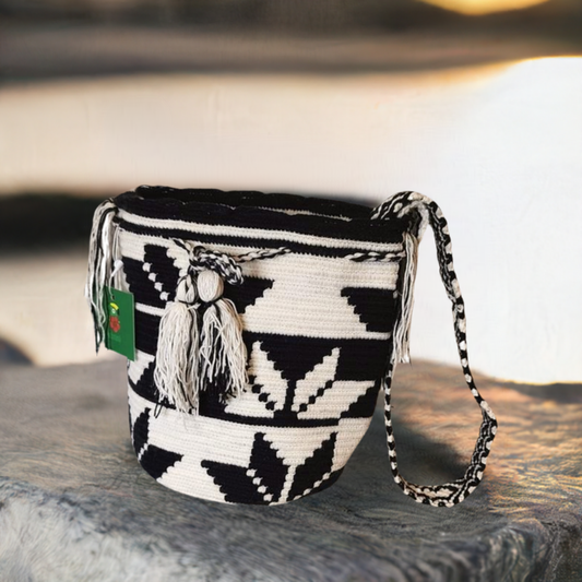 Angelica Medium Handmade Crochet Handbag - Wuitusu