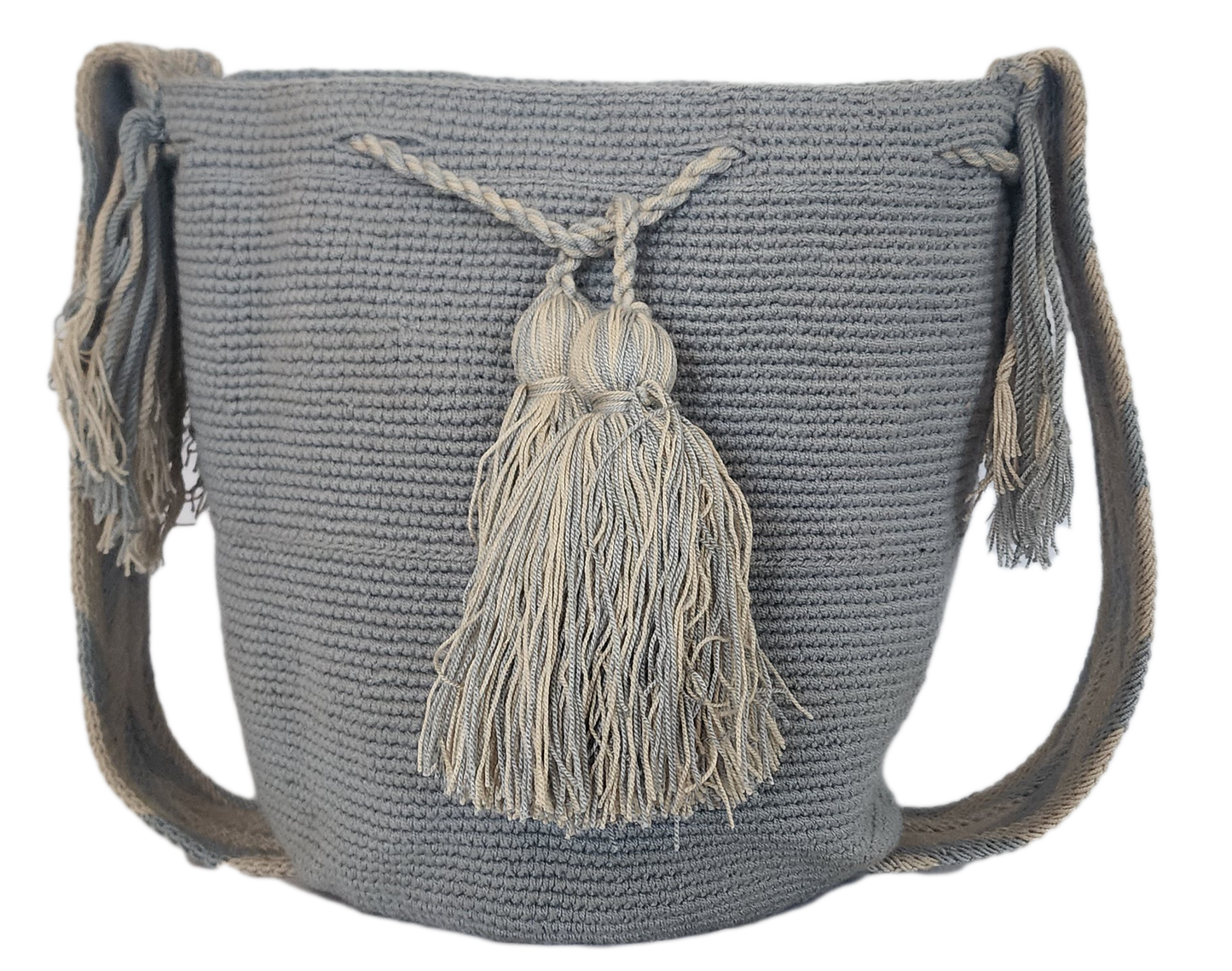 Neutral gray Wayuu bag crafted in crochet by artisans, finished with soft tassels — perfect for a clean, Bohemian look.