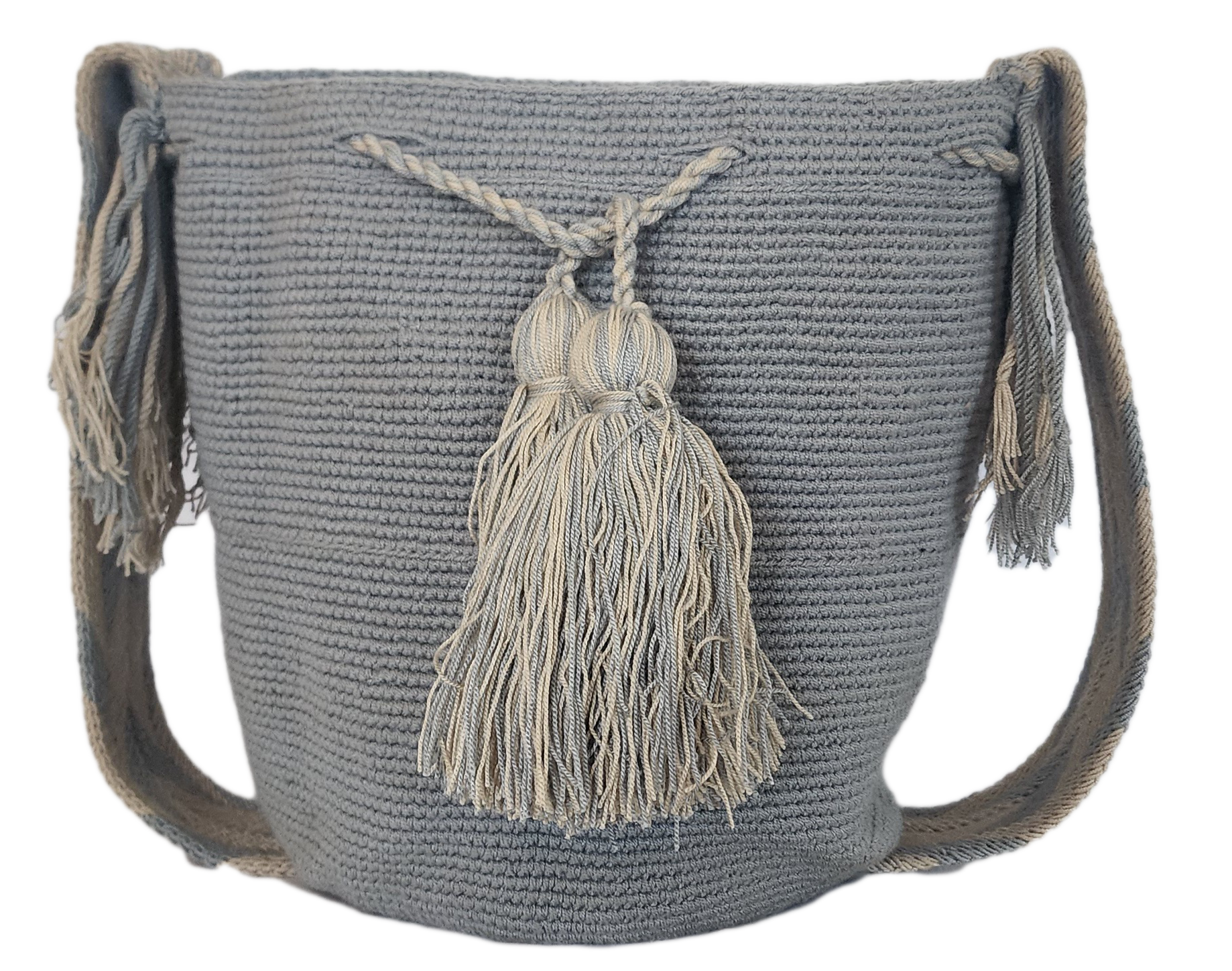 Neutral gray Wayuu bag crafted in crochet by artisans, finished with soft tassels — perfect for a clean, Bohemian look.