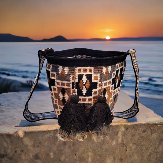 "Handmade Paleteada Crochet Wayuu Bag by Wuitusu, featuring vibrant colors and intricate geometric patterns, with metallic th