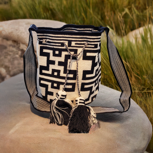 "Handmade Paleteada Crochet Wayuu Bag, colorful and bohemian, crafted by Wayuu artisans, supporting sustainable livelihoods."