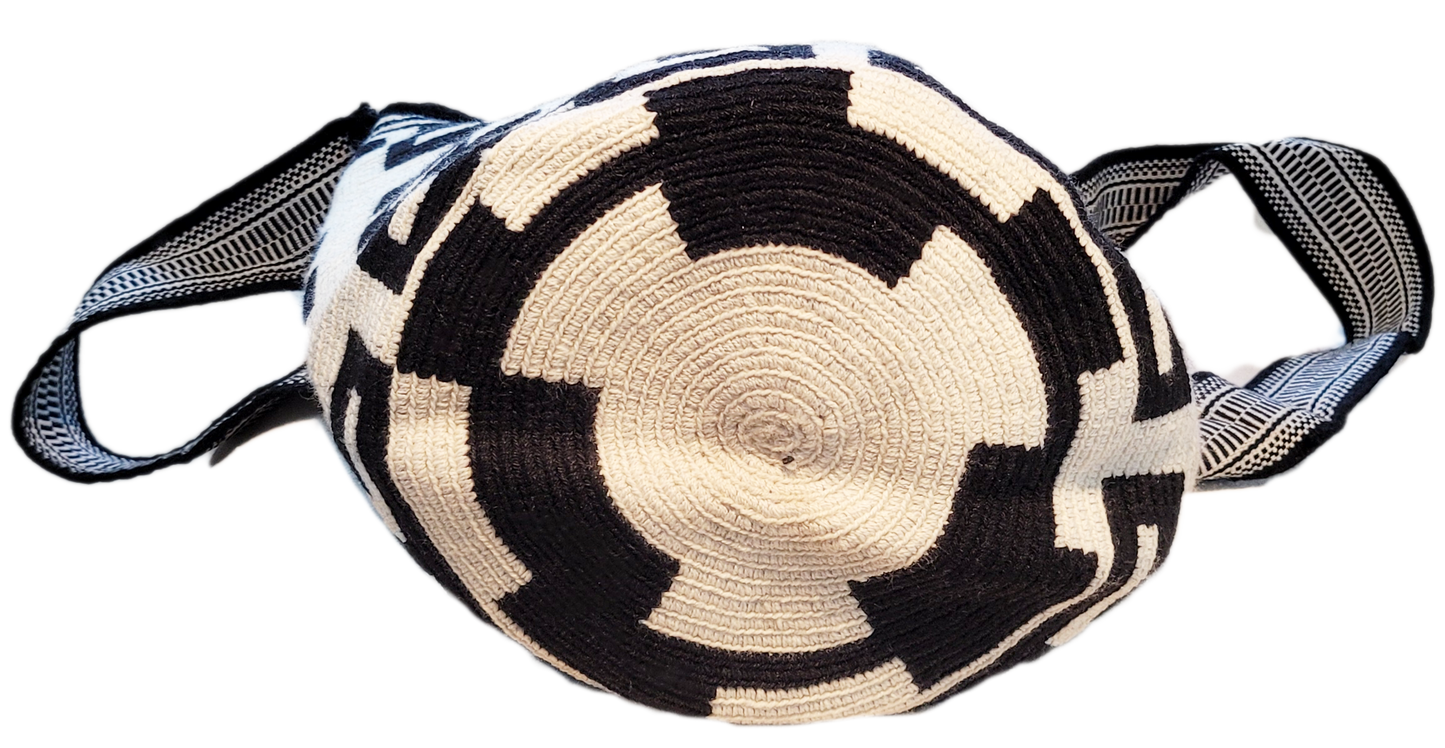 "Handmade Paleteada Crochet Wayuu Bag, colorful and bohemian, crafted by Wayuu artisans, supporting sustainable livelihoods."