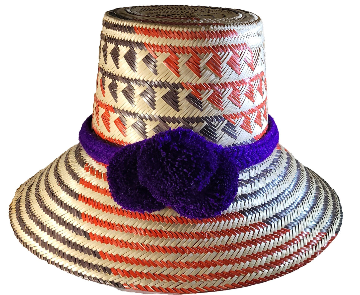 "Handmade Wayuu hat crafted from iraca palm fibers, featuring vibrant colors and intricate patterns by Wuitusu artisans."