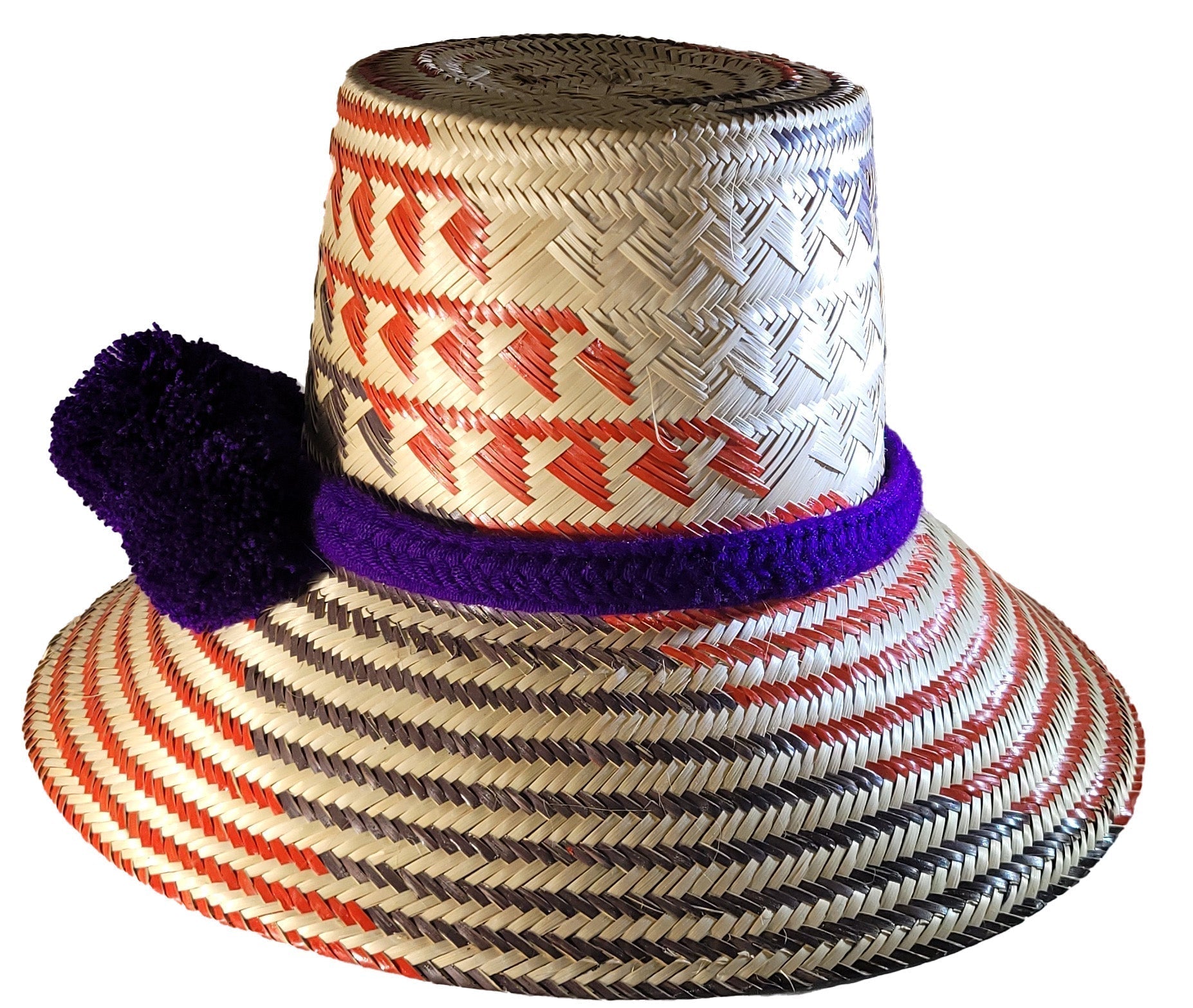 "Handmade Wayuu hat crafted from iraca palm fibers, featuring vibrant colors and intricate patterns by Wuitusu artisans."
