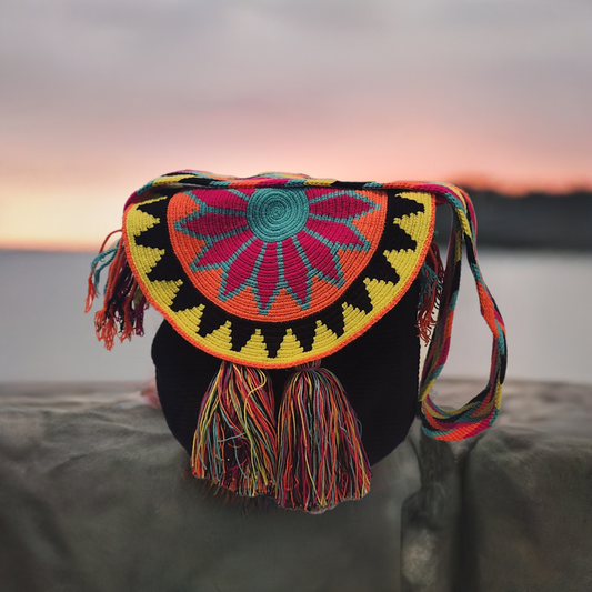 "Handmade Wuitusu Wayuu bag with vibrant patterns and lid, crafted by Wayuu artisans, supports fair trade and cultural herita