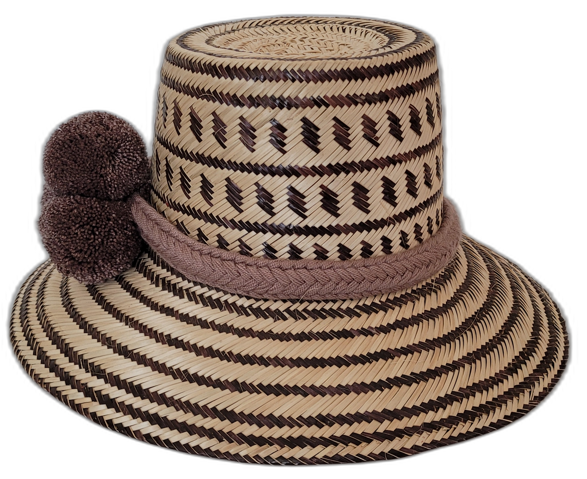 Bohemian straw hat Lola with artisan Wayuu patterns in earthy brown and beige

