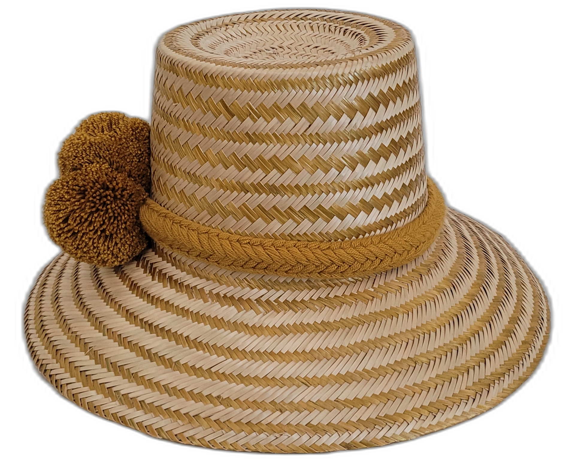 Artisan natural Wayuu straw hat with olive-ochre pompom accents.


