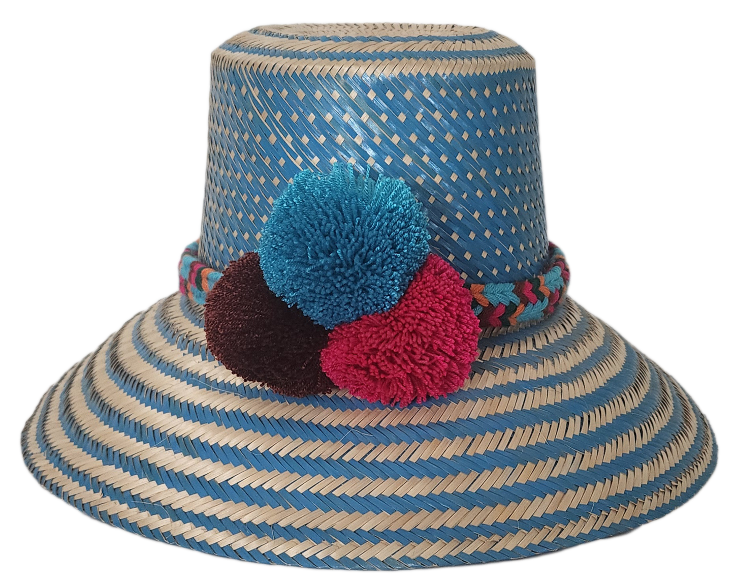 Everyday sun hat handcrafted by Wayuu artisans from Iraca palm.
