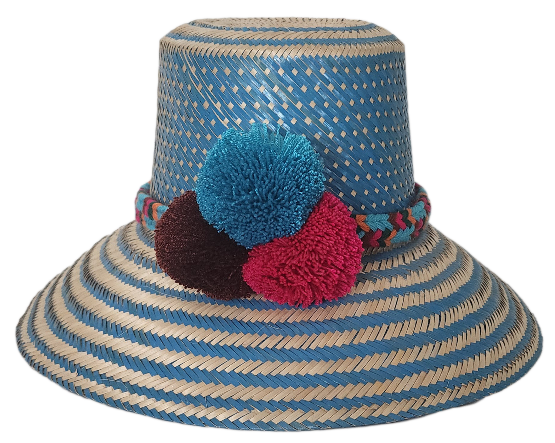 Everyday sun hat handcrafted by Wayuu artisans from Iraca palm.
