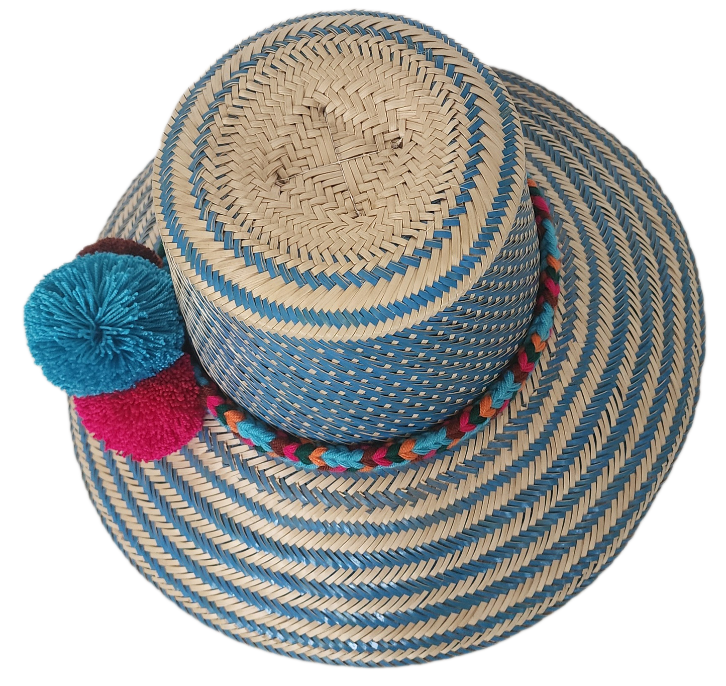 Everyday sun hat handcrafted by Wayuu artisans from Iraca palm.
