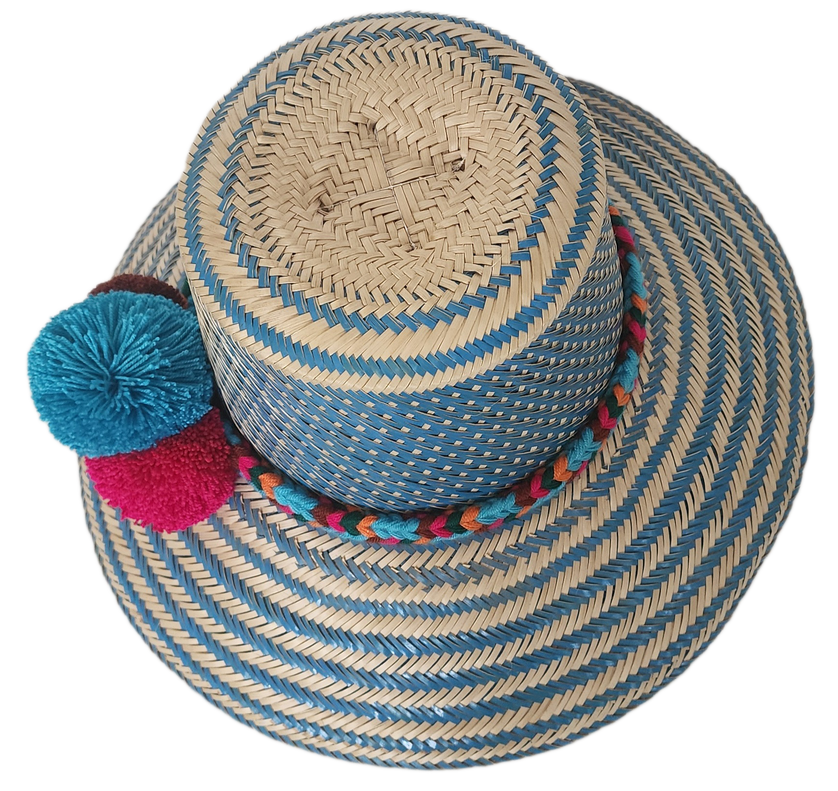 Everyday sun hat handcrafted by Wayuu artisans from Iraca palm.
