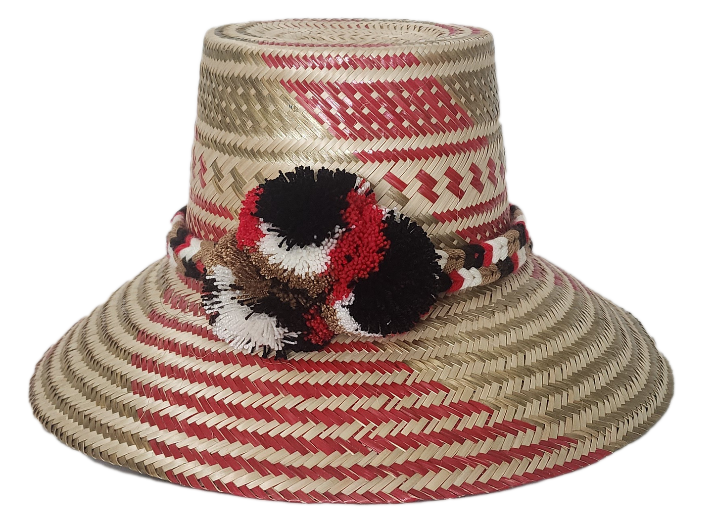 Stylish beach hat handcrafted by Wayuu artisans from Iraca palm.
