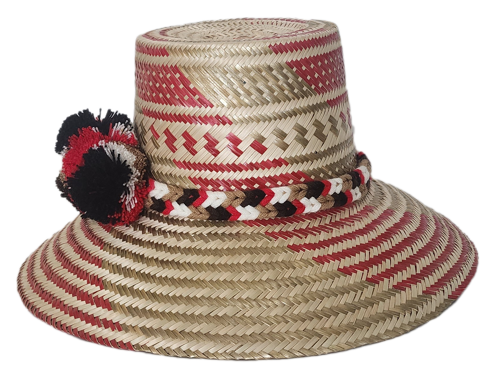 Stylish beach hat handcrafted by Wayuu artisans from Iraca palm.
