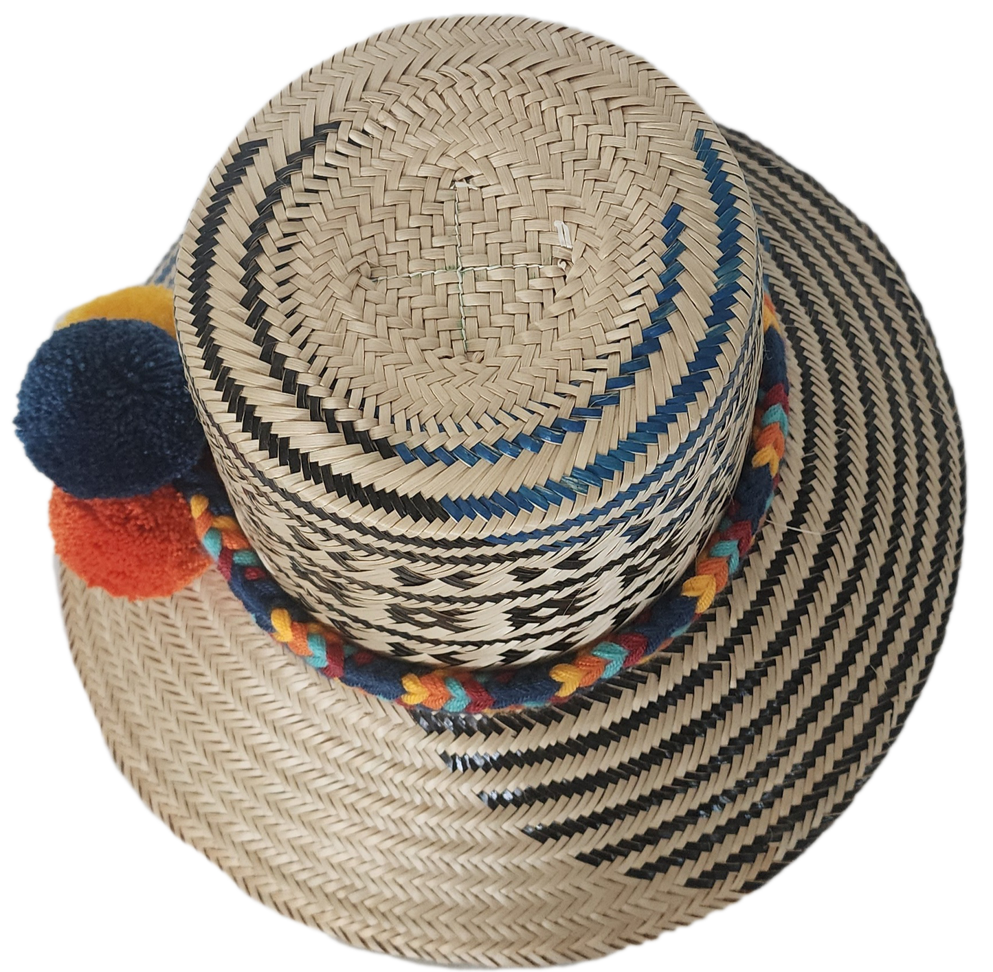 Summer straw hat handcrafted by Wayuu artisans from Iraca palm.
