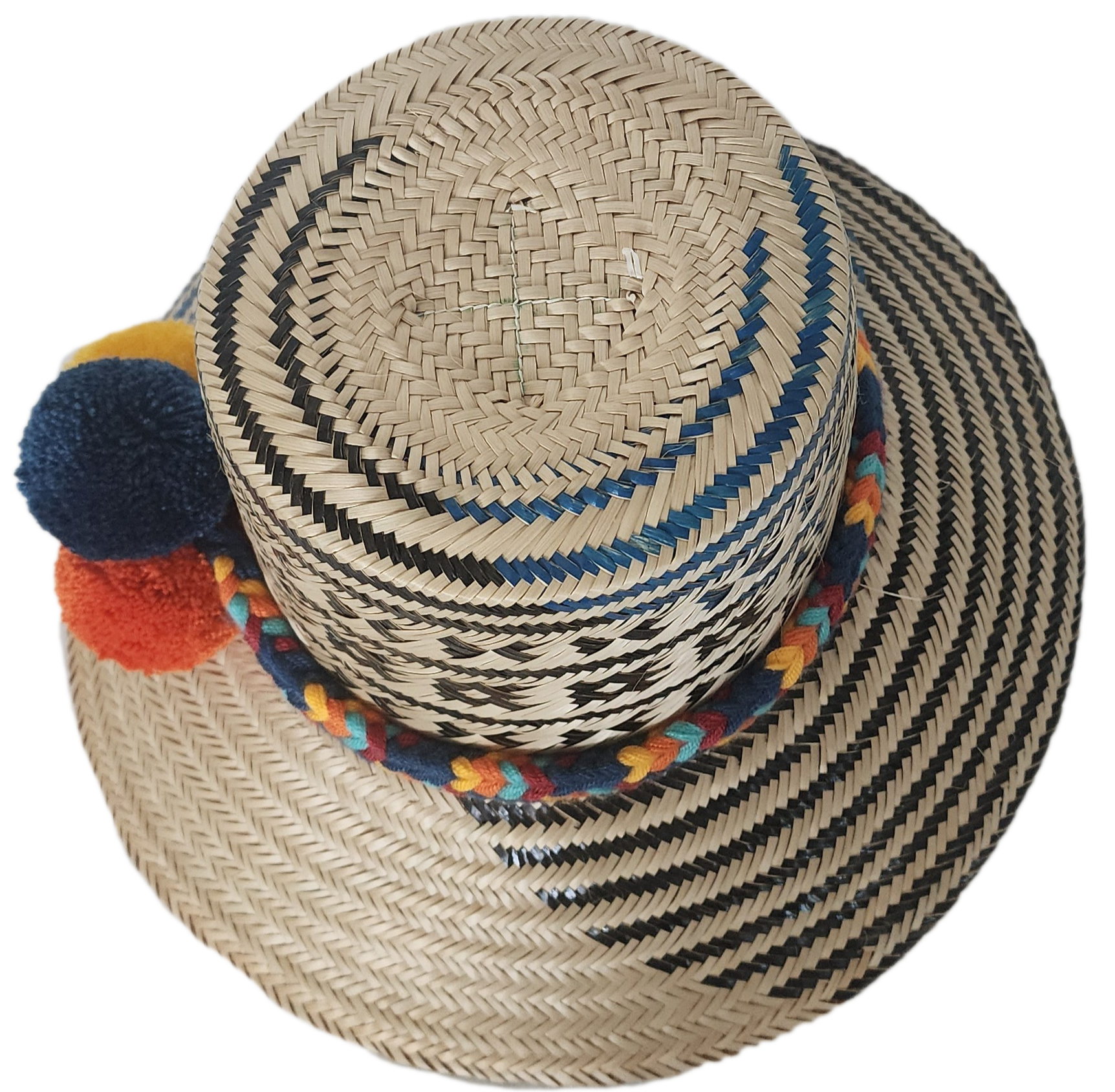 Summer straw hat handcrafted by Wayuu artisans from Iraca palm.
