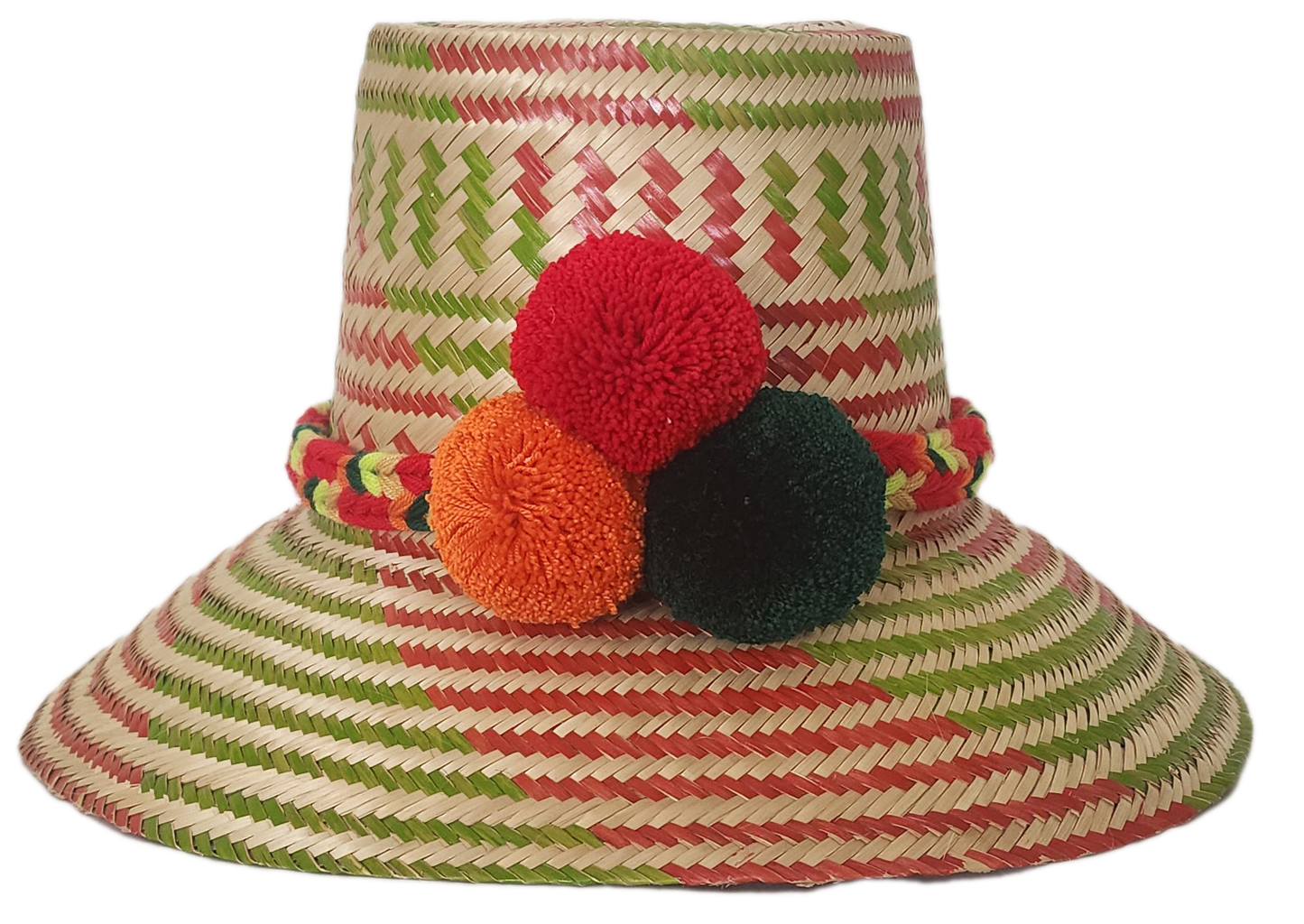 Wide brim straw hat handcrafted by Wayuu artisans from Iraca palm.
